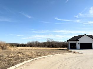 350 Cottonwood St, Bennet, NE 68317