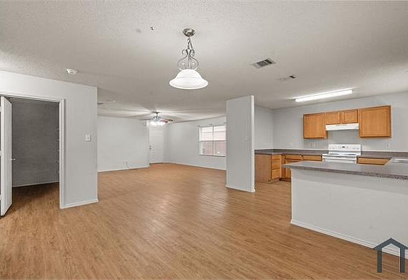 2nd image of 4869 Leaf Hollow Dr