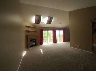 102 Stirling Ln UNIT V2, Schaumburg, IL 60194