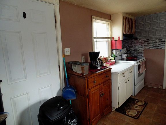 4th image of 460 Longview Dr
