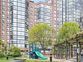 701 King St W