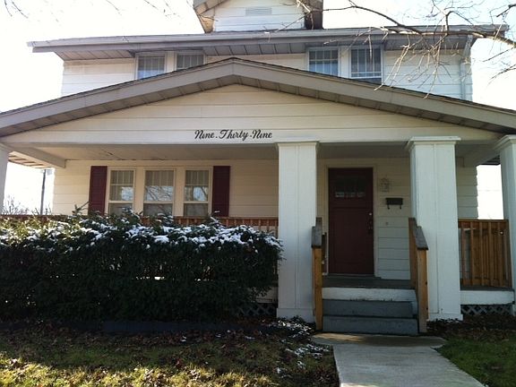 2nd image of 939 S Twyckenham Dr