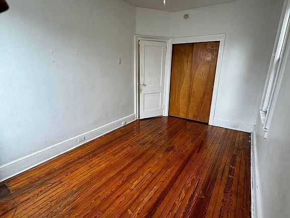 3rd image of 76 W 45th St #1