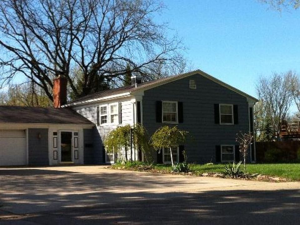 1st image of 23 Woodcliff Dr