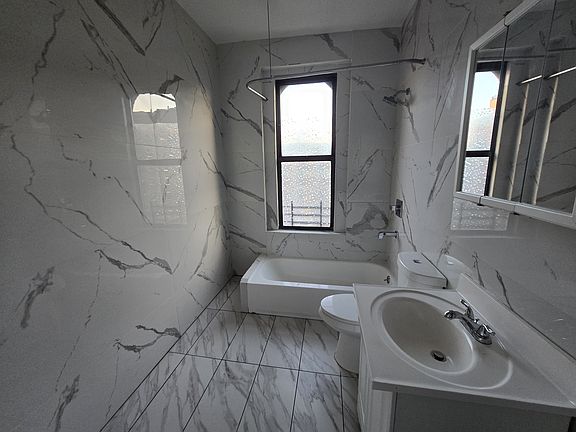 2nd image of 1835 Park Pl Floor 3