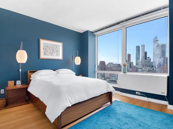 450 West 17th Street image 4 of 5