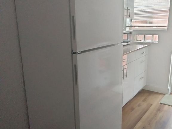 3rd image of 10 SE 9th Ave APT 3