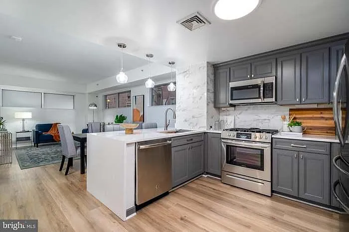 301 S 11th St #100 — Photo 7