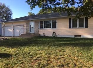 1404 W 7th St, Newton, KS 67114