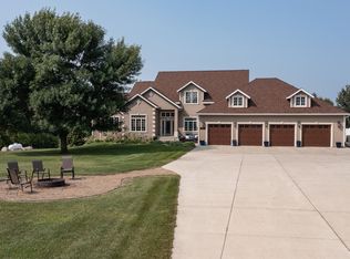 7404 Moonlite Rd, Bismarck, ND 58503