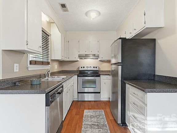 4th image of 300 N Watterson St