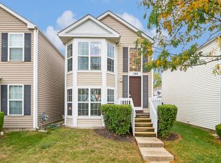 1583 Victoria Park Cir, Aurora, IL 60504