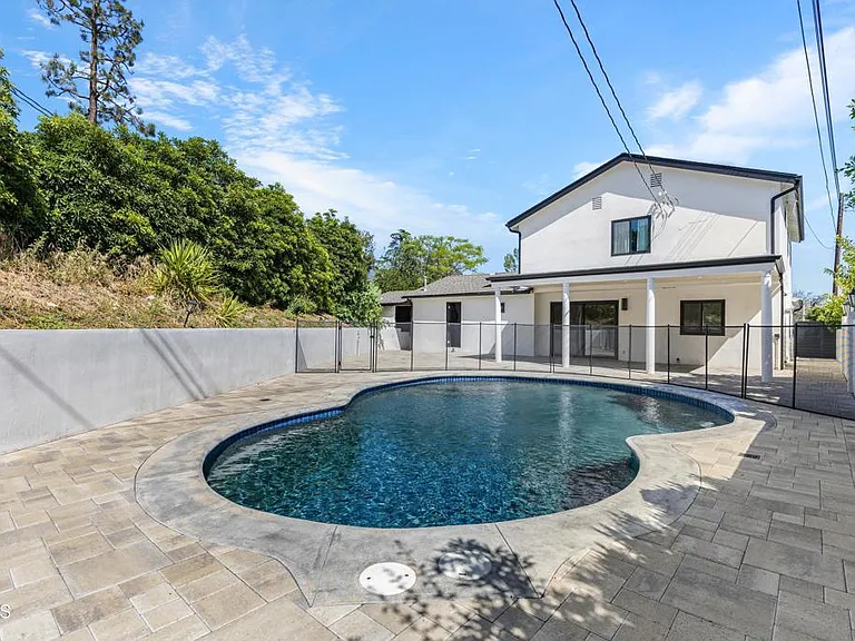 9321 Belvoir Ave — Photo 10