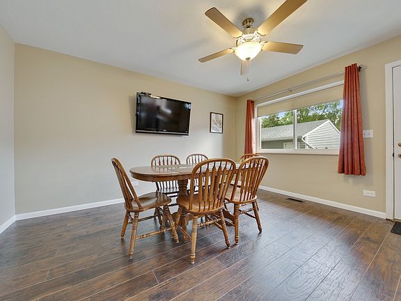 3rd image of 9 Wintergreen Ct