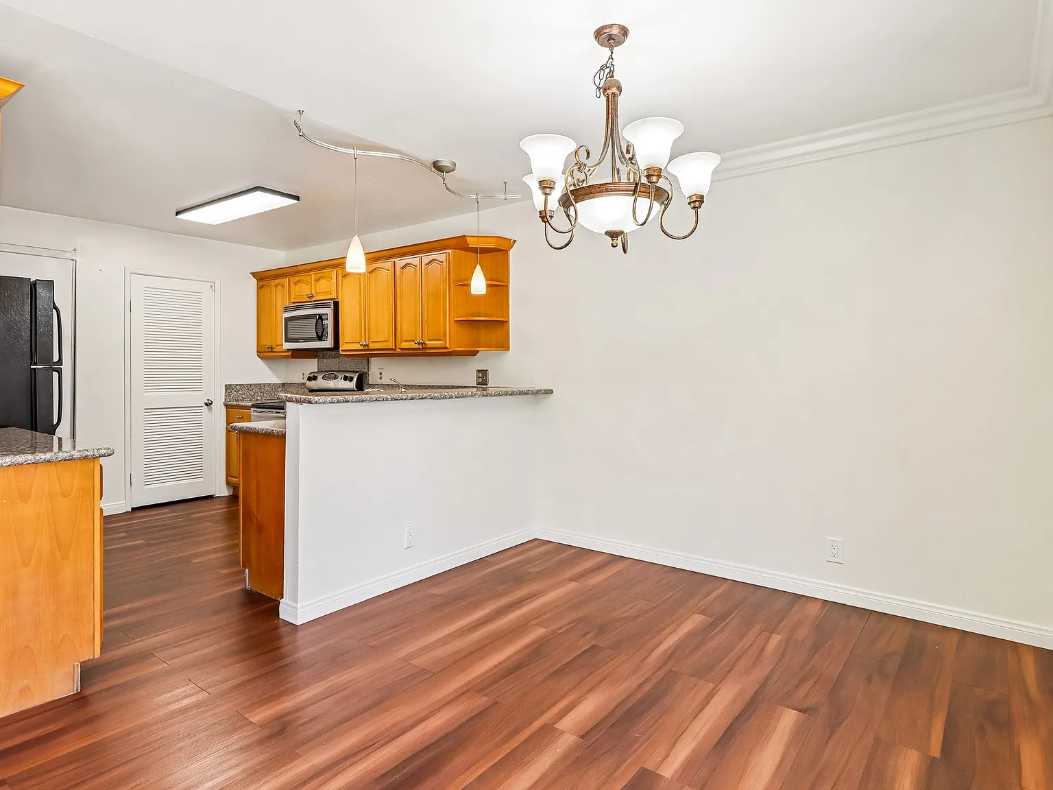 3 bed, 1183 sqft, $3,199 — Photo 4