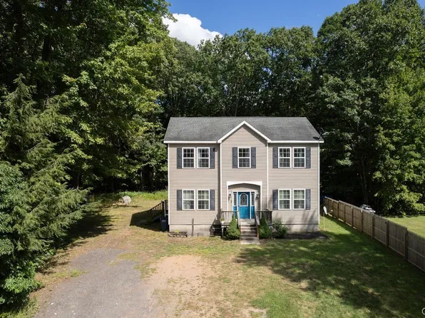 90 Marsden Rd, Bernhards Bay, NY 13028