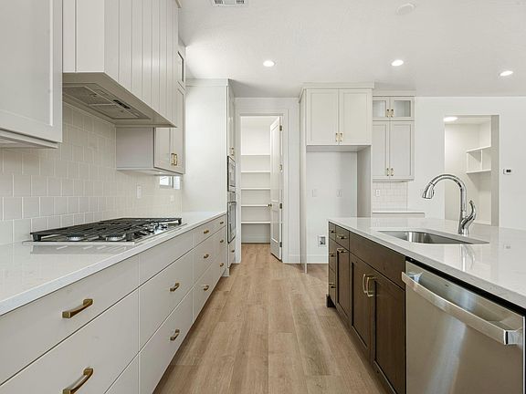 3rd image of 1635 N Daylight St #136