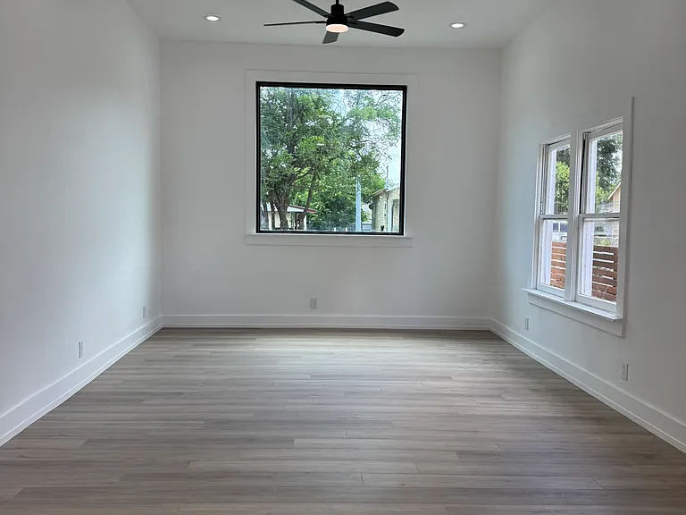 105 Forrest Ave — Photo 4