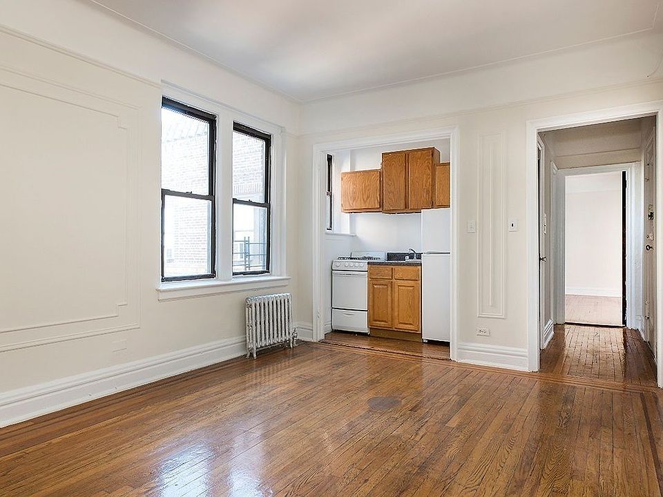 2nd image of 2590 35th St APT 6F
