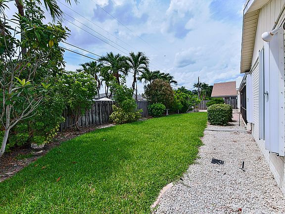 5th image of 4141 NE 23RD Avenue