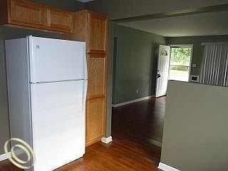 3rd image of 25026 Currier St
