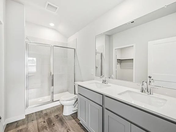 4th image of 811 Brookside Dr