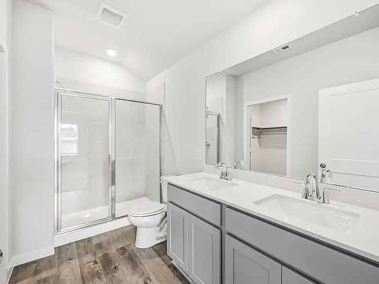 811 Brookside Dr — Photo 2