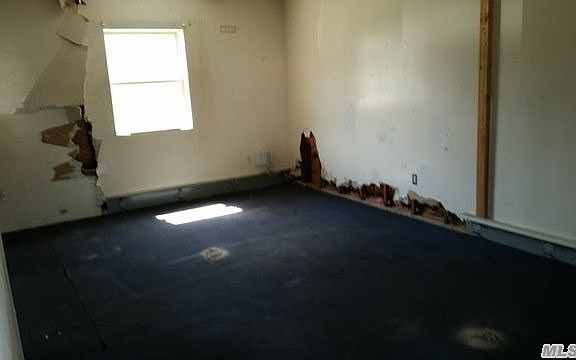 4th image of 141 Irving Ave