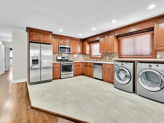 2nd image of 2759 Strickland Ave #2NDFLOOR