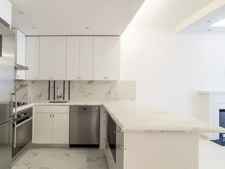 145 W 58th St #3C — Photo 7