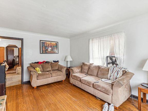 3rd image of 3916 Vine St