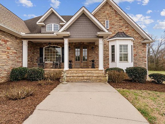 2nd image of 735 Bryant Rd