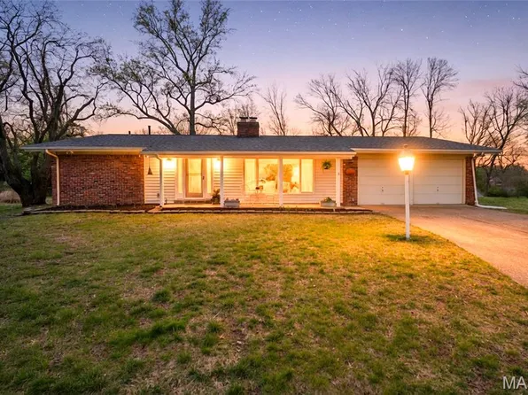 12725 Westport Dr, Saint Louis, MO 63146