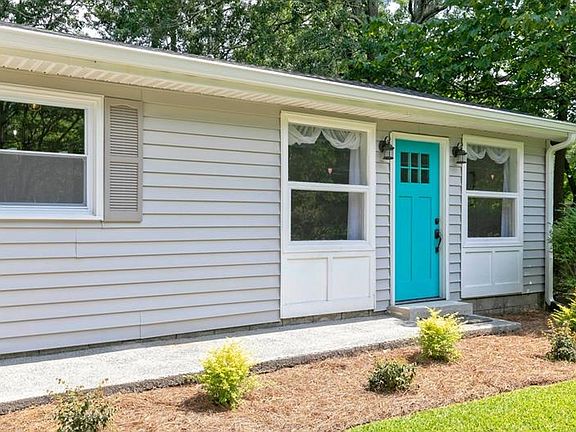 4th image of 2940 Hall Dr SE