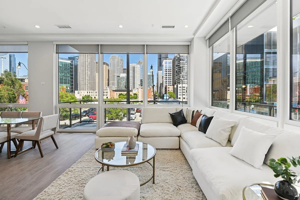 Building Photo - Luxe Suites Chicago Luxury Apartments