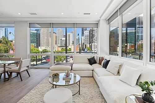 Luxe Suites Chicago Luxury Apartments Photo 1