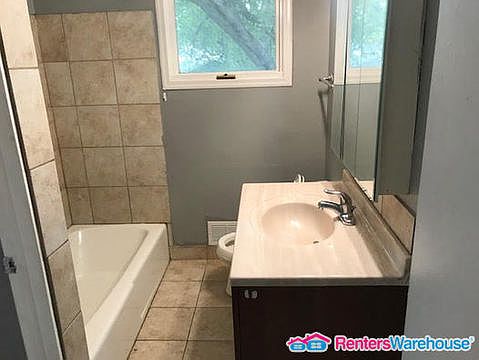 5th image of 526 Continental Dr