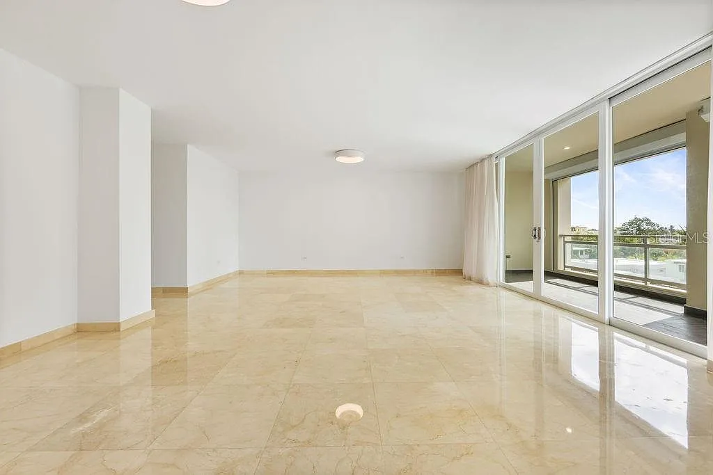 3 bed, 2.5 bath, 2610 sqft, $10,000 — Photo 2