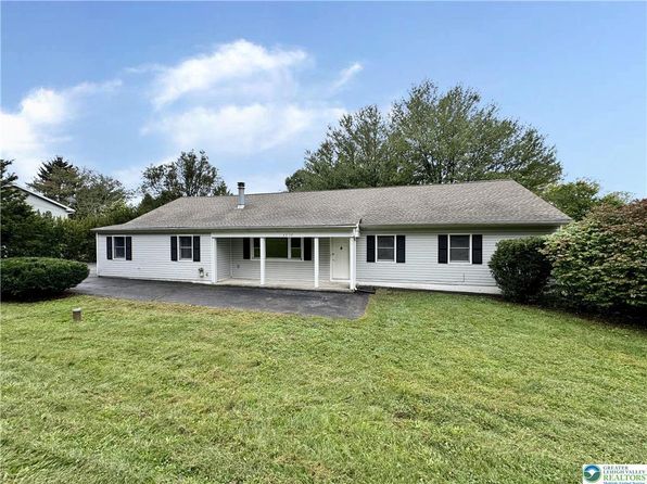 6752 Old Grange Rd, Slatington, PA 18080