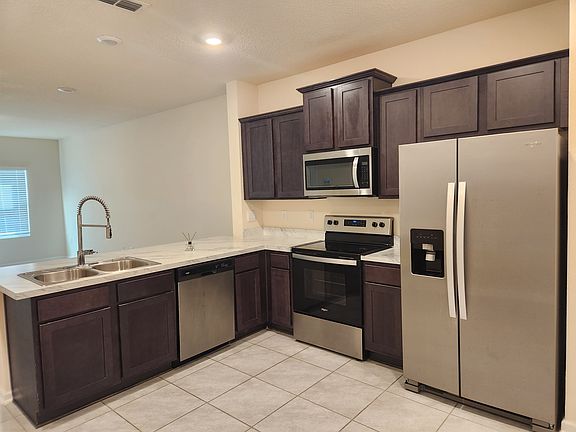 3rd image of 985 Observatory Pkwy