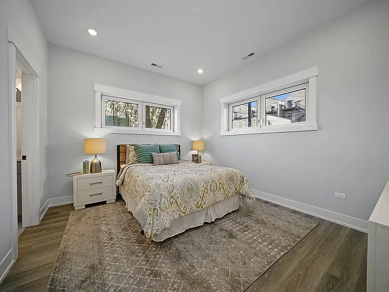 2450 W Flournoy St #2 — Photo 6