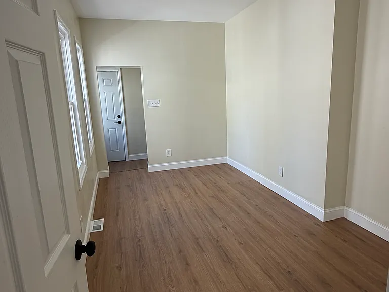 420 Spruce St — Photo 5