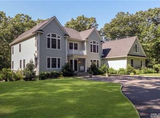 428 Harbor Rd, Laurel Hollow, NY 11791