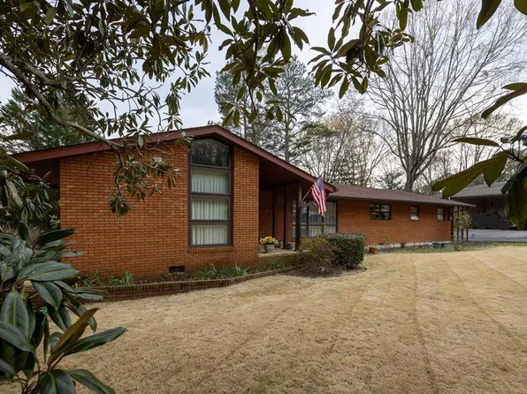 1403 Sherwood Dr, Dalton, GA 30720