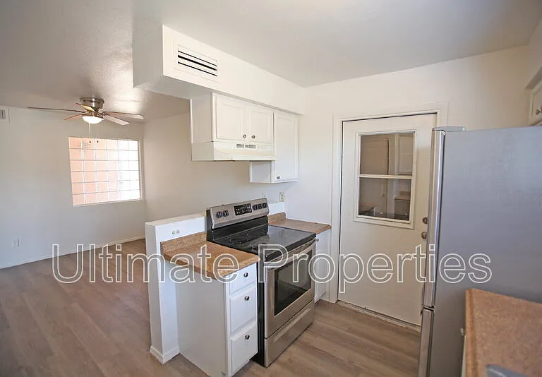 707 N 95th Dr — Photo 4