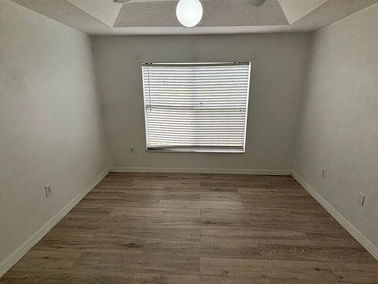 205 Golf Aire Blvd — Photo 13