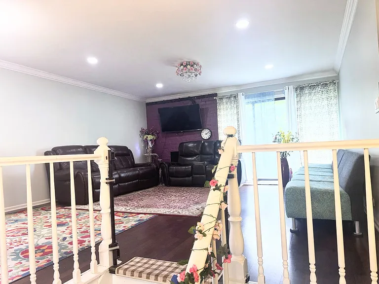 926 Burgess Cir — Photo 5