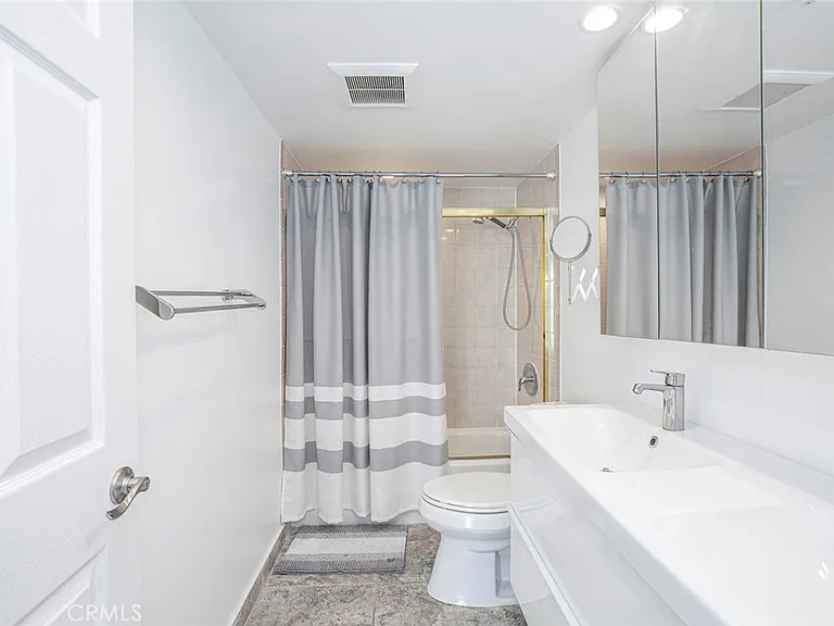 110 W Maple St #30 — Photo 35