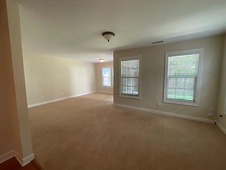 3513 Edgemont Dr — Photo 7
