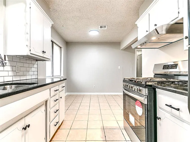 923 SW 3rd St — Photo 20